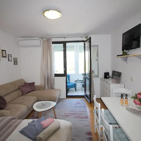 Cozy Studio Cipresa 200m From The アパート ポレッチ