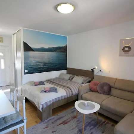 Cozy Studio Cipresa 200m From The ポレッチ
