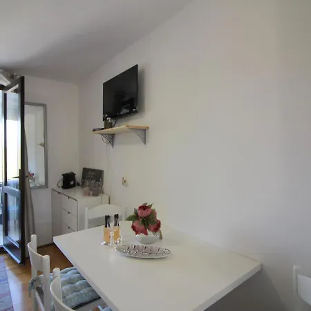 Cozy Studio Cipresa 200m From The *