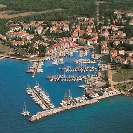 Cozy Studio Cipresa 200m From The Apartment Porec